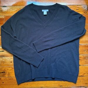 Neiman Marcus Cashmere Women’s Black V-Neck Sweater